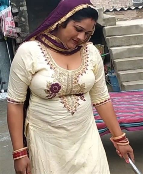 hot bhabhi ass|Mature Indian bhabhi gets her salwar pulled down for anal and。